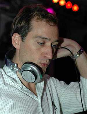 Paul van Dyk - Live at Mayday 2004 (Westfalenhallen Dortmund, 01-05-2004) - HIGH QUALITY VERSION